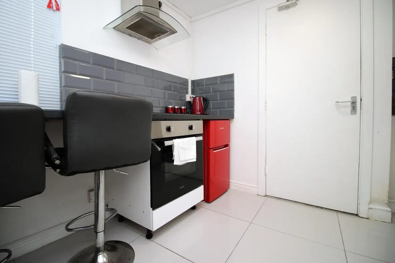 Spacious 5 Bedroom Apartment In Swansea 0*,  United Kingdom