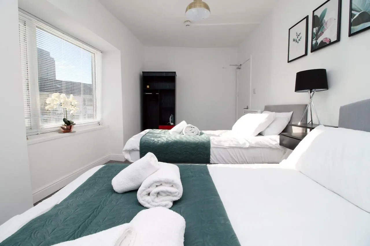 Spacious 5 Bedroom Apartment In Swansea 0*,  United Kingdom