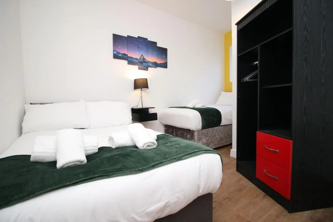 Spacious 5 Bedroom Apartment In Swansea